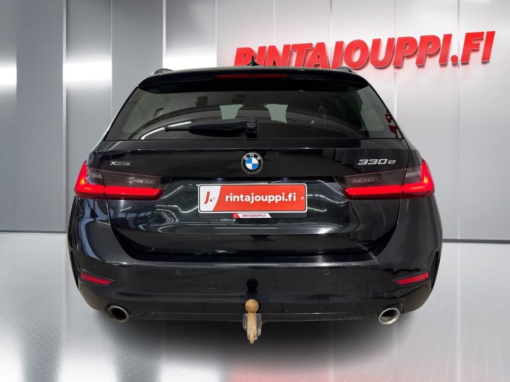 BMW 330 2021 Musta