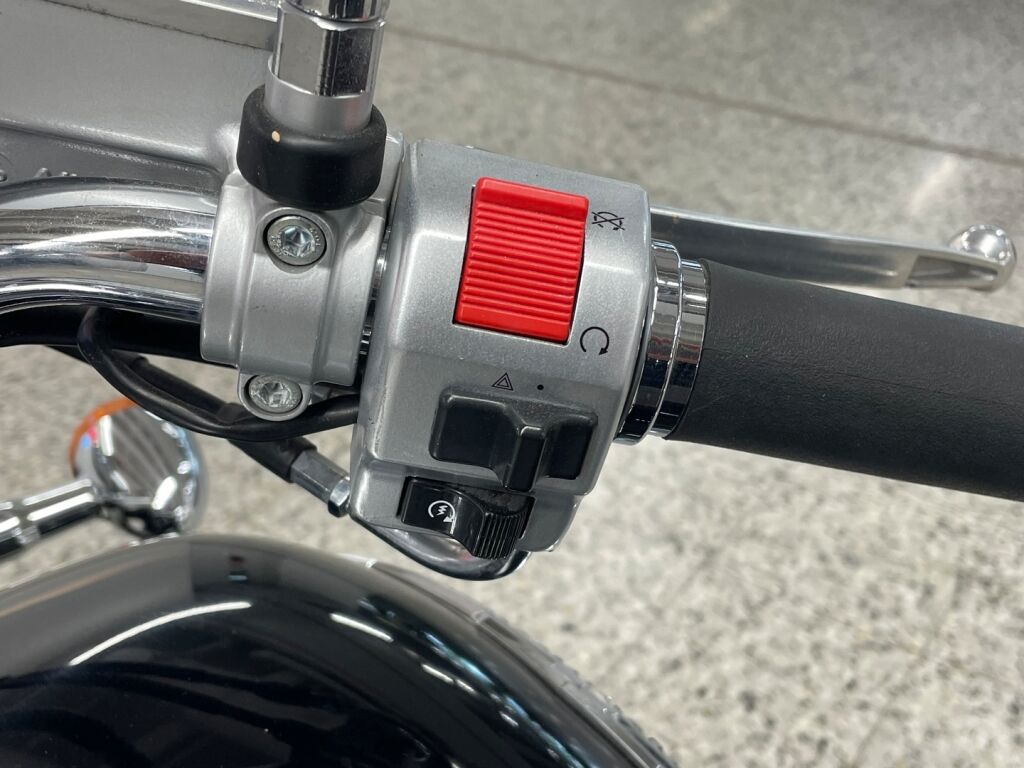 Suzuki INTRUDER 2005 Musta