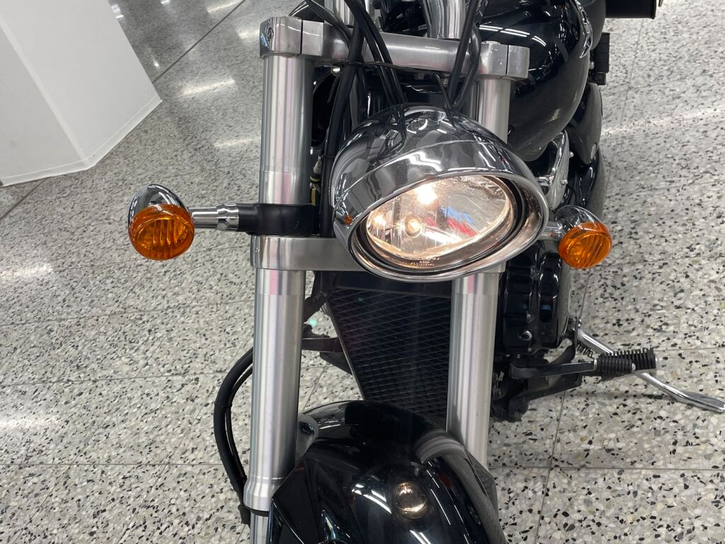 Suzuki INTRUDER 2005 Musta