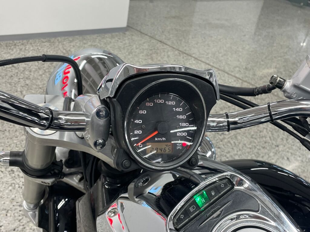 Suzuki INTRUDER 2005 Musta