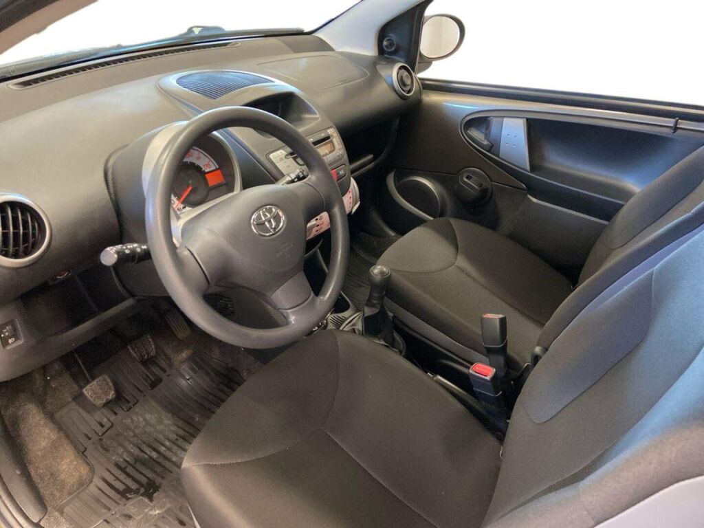 Toyota AYGO 2013 Ruskea (beige)