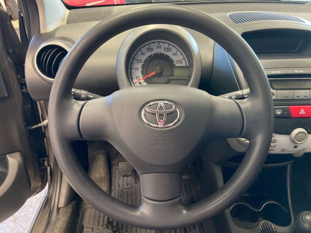 Toyota AYGO 2013 Ruskea (beige)