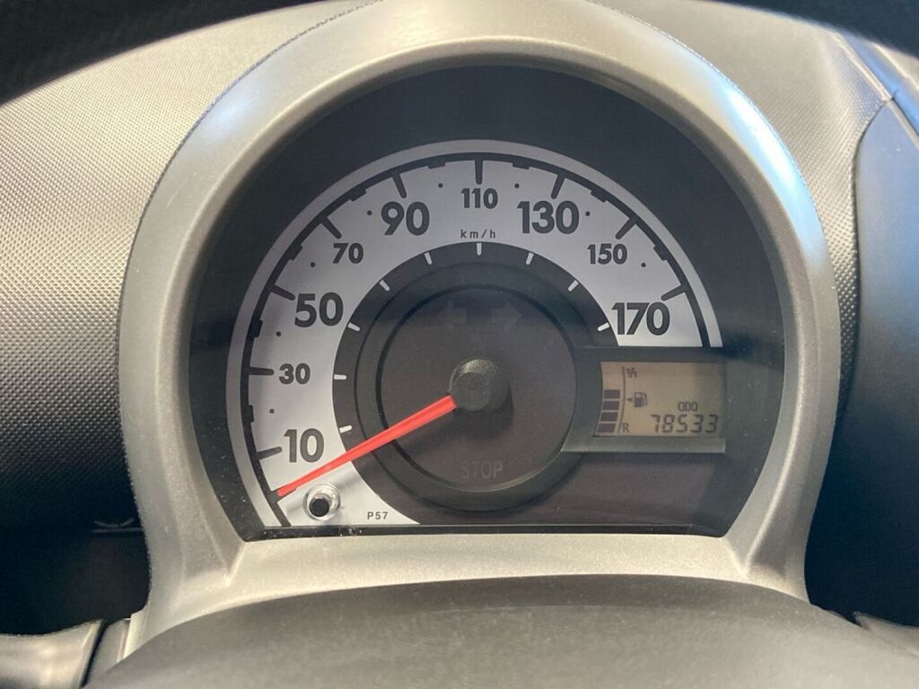 Toyota AYGO 2013 Ruskea (beige)