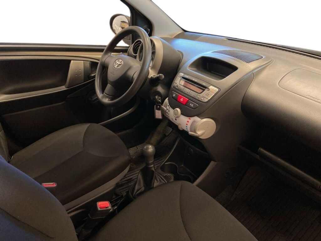 Toyota AYGO 2013 Ruskea (beige)