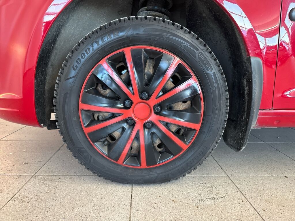 Volkswagen Caddy Maxi 2013 Punainen