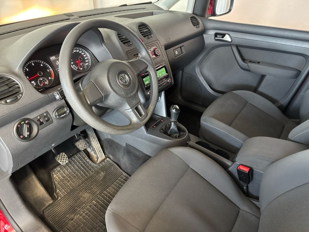 Volkswagen Caddy Maxi 2013 Punainen