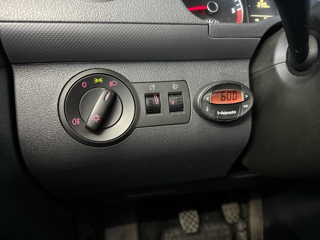 Volkswagen Caddy Maxi 2013 Punainen