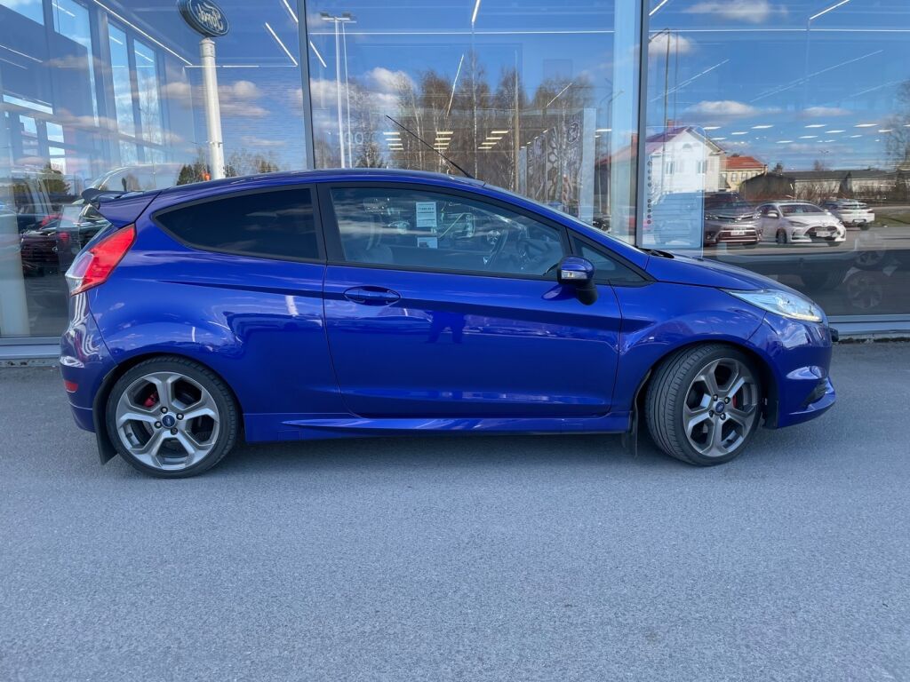 Ford Fiesta 2013 Sininen