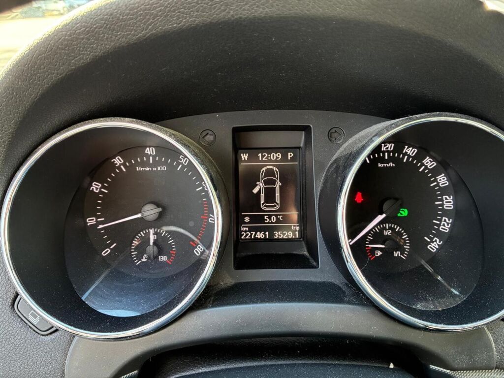 Skoda Yeti 2013 Ruskea (beige)