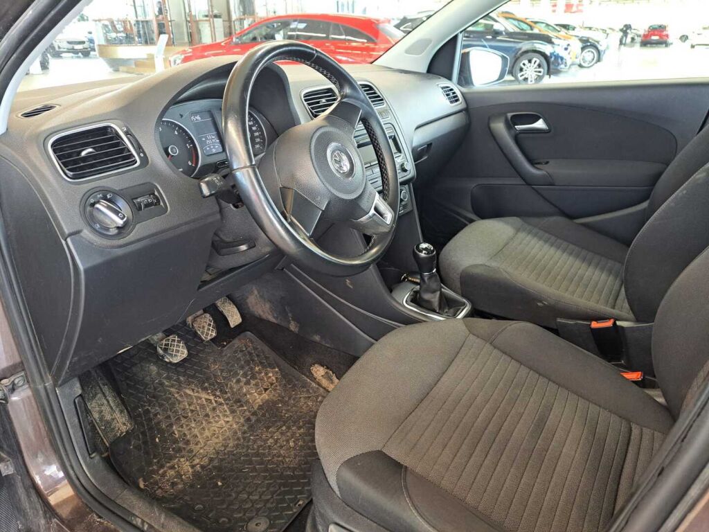 Volkswagen Polo 2013 Ruskea (beige)