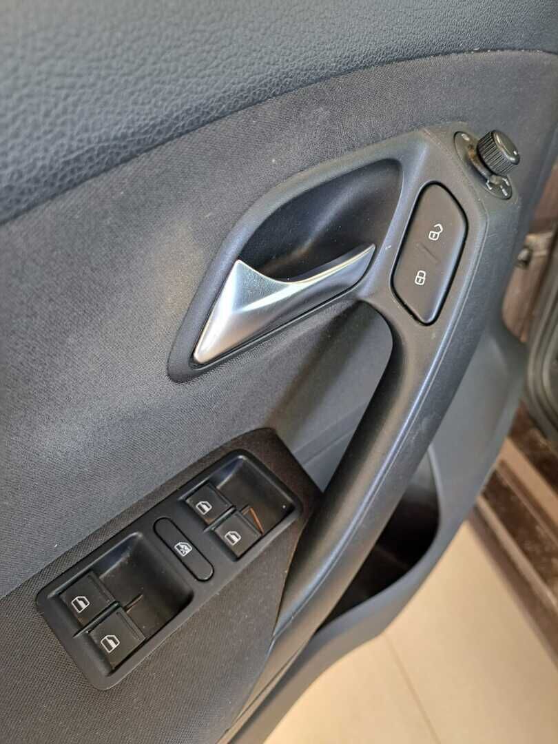 Volkswagen Polo 2013 Ruskea (beige)