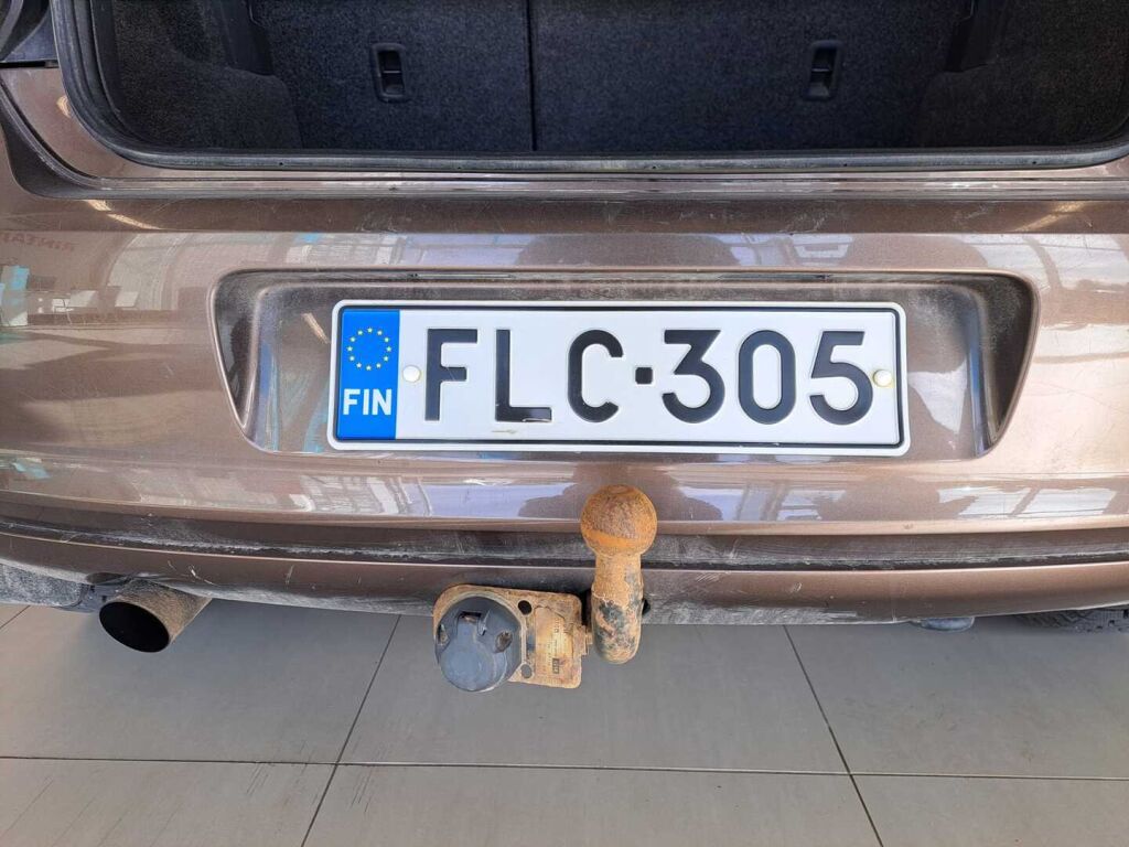 Volkswagen Polo 2013 Ruskea (beige)