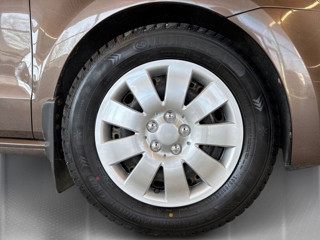 Volkswagen Polo 2013 Ruskea (beige)
