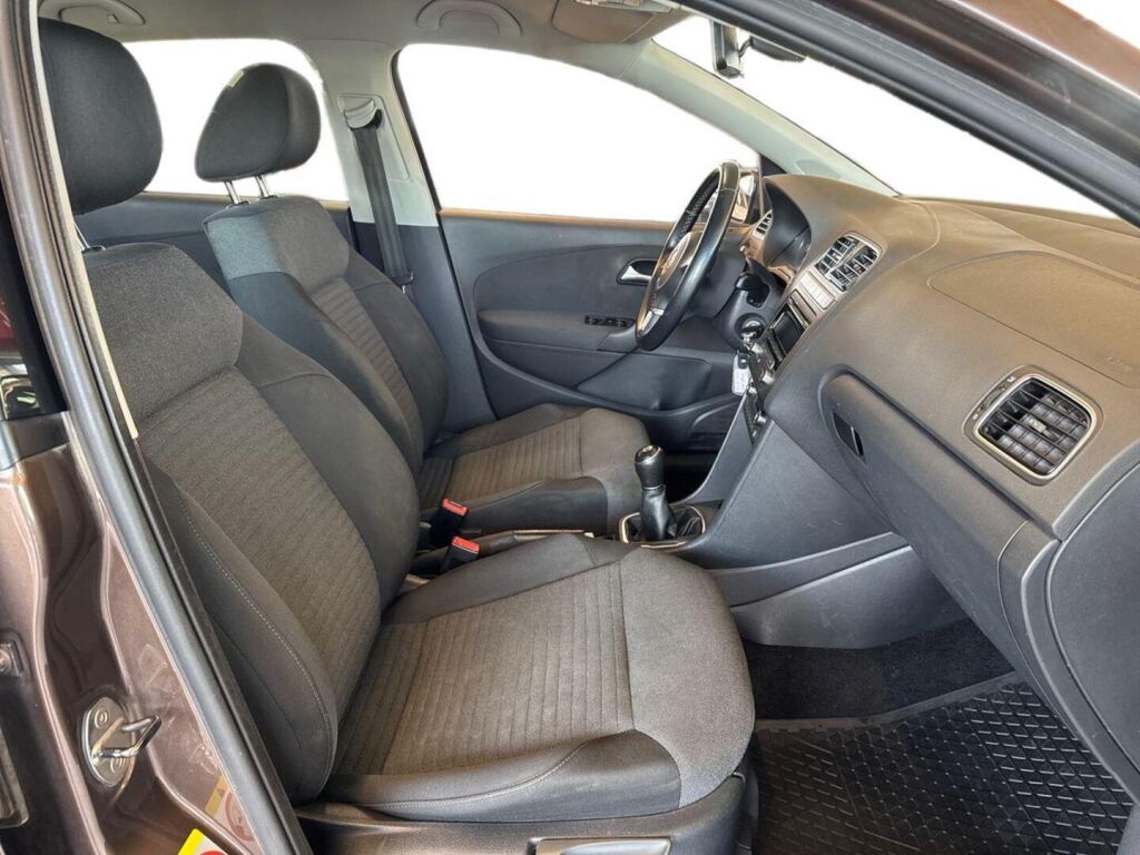 Volkswagen Polo 2013 Ruskea (beige)