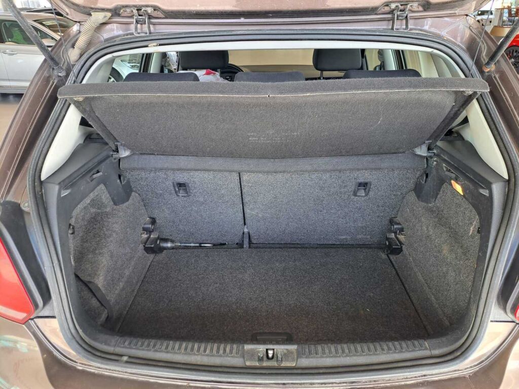 Volkswagen Polo 2013 Ruskea (beige)