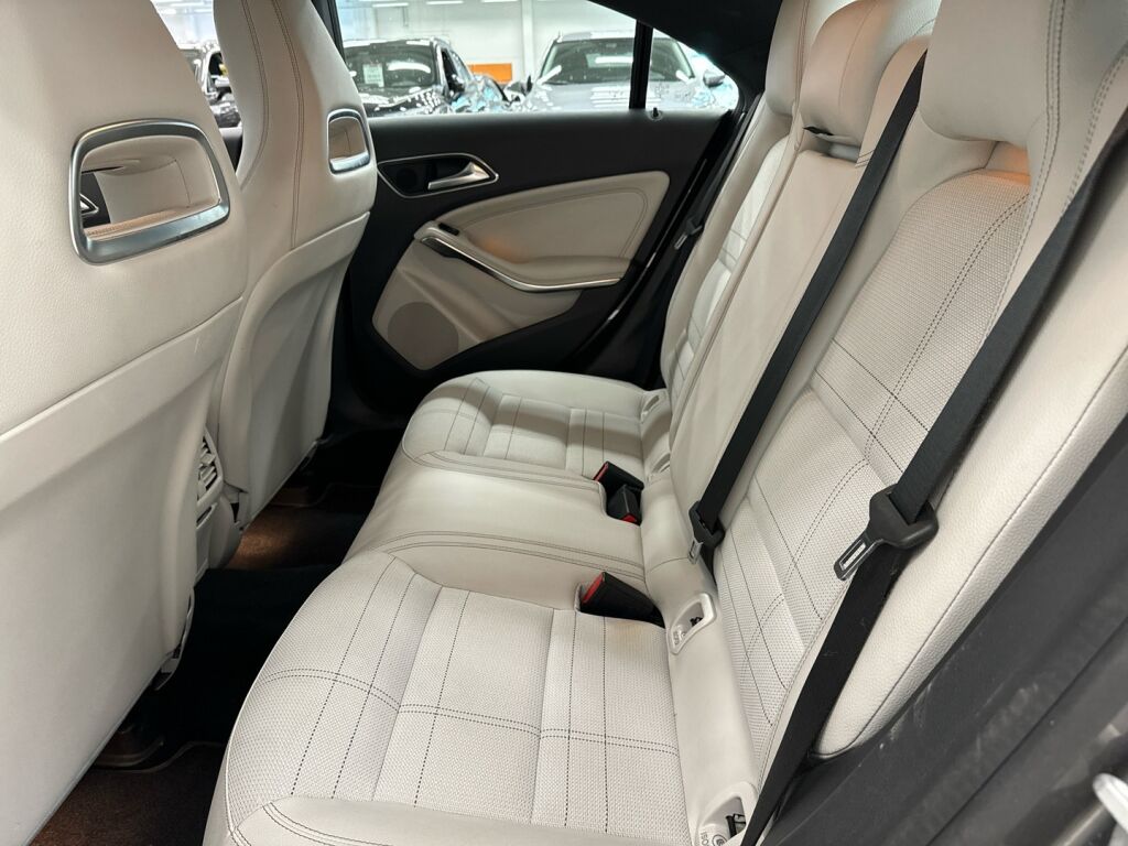 Mercedes-Benz CLA 2013 Harmaa