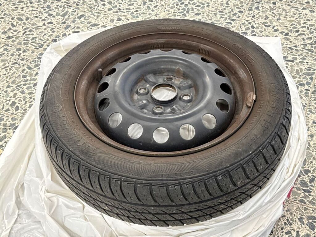 Toyota AYGO 2013 Musta