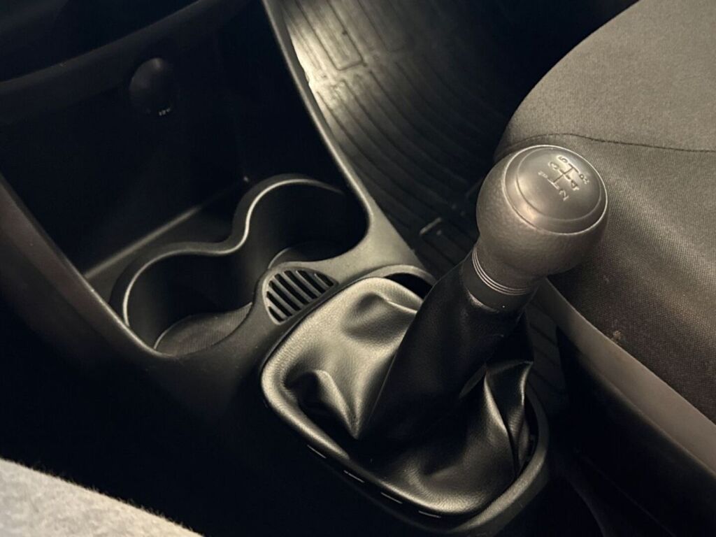 Toyota AYGO 2013 Musta