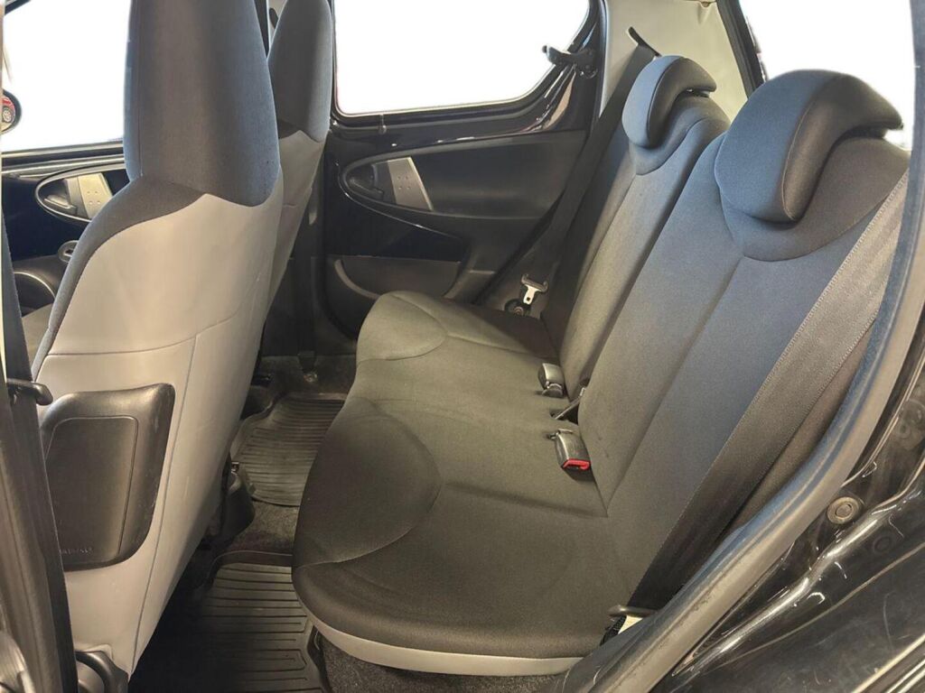 Toyota AYGO 2013 Musta