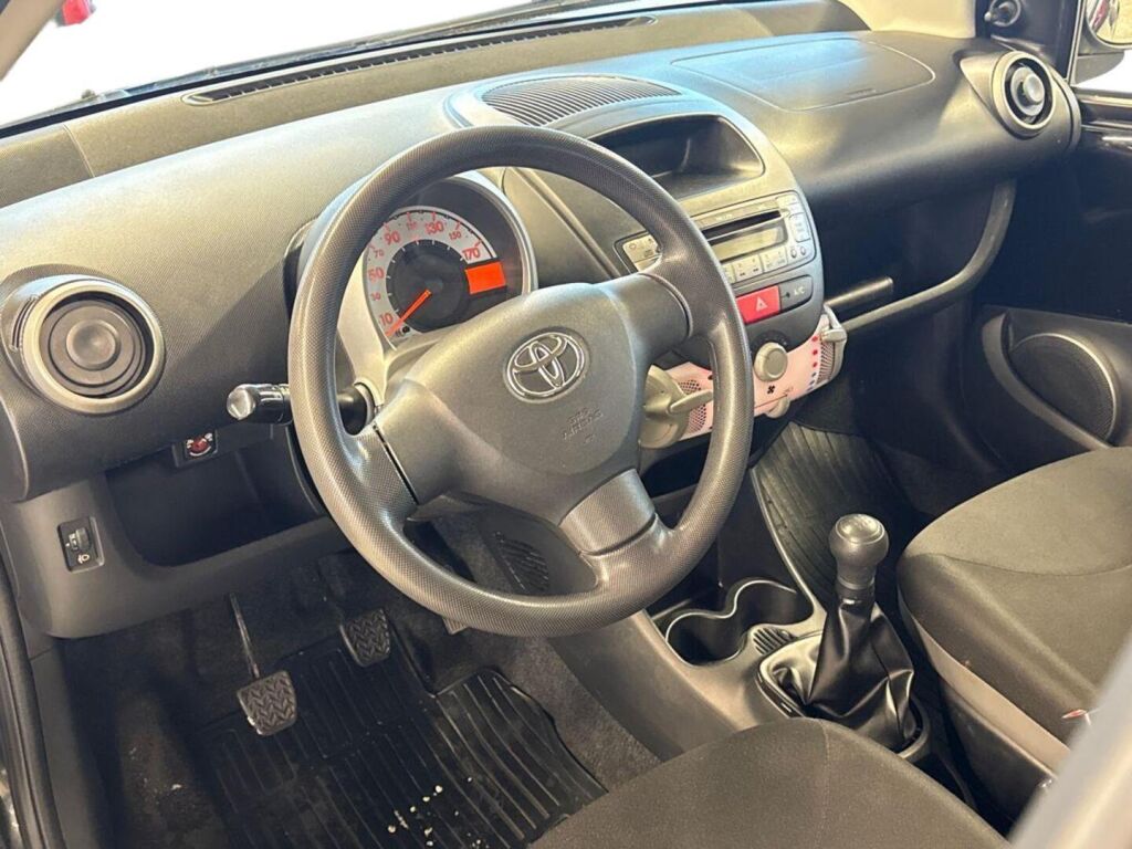 Toyota AYGO 2013 Musta