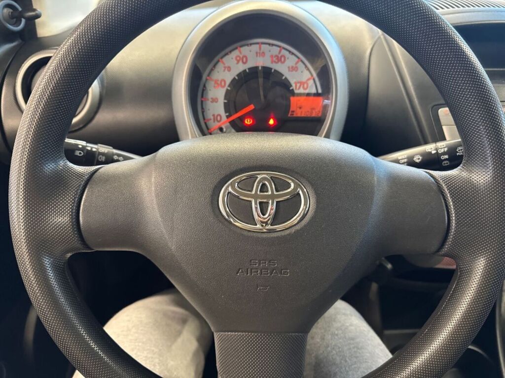Toyota AYGO 2013 Musta