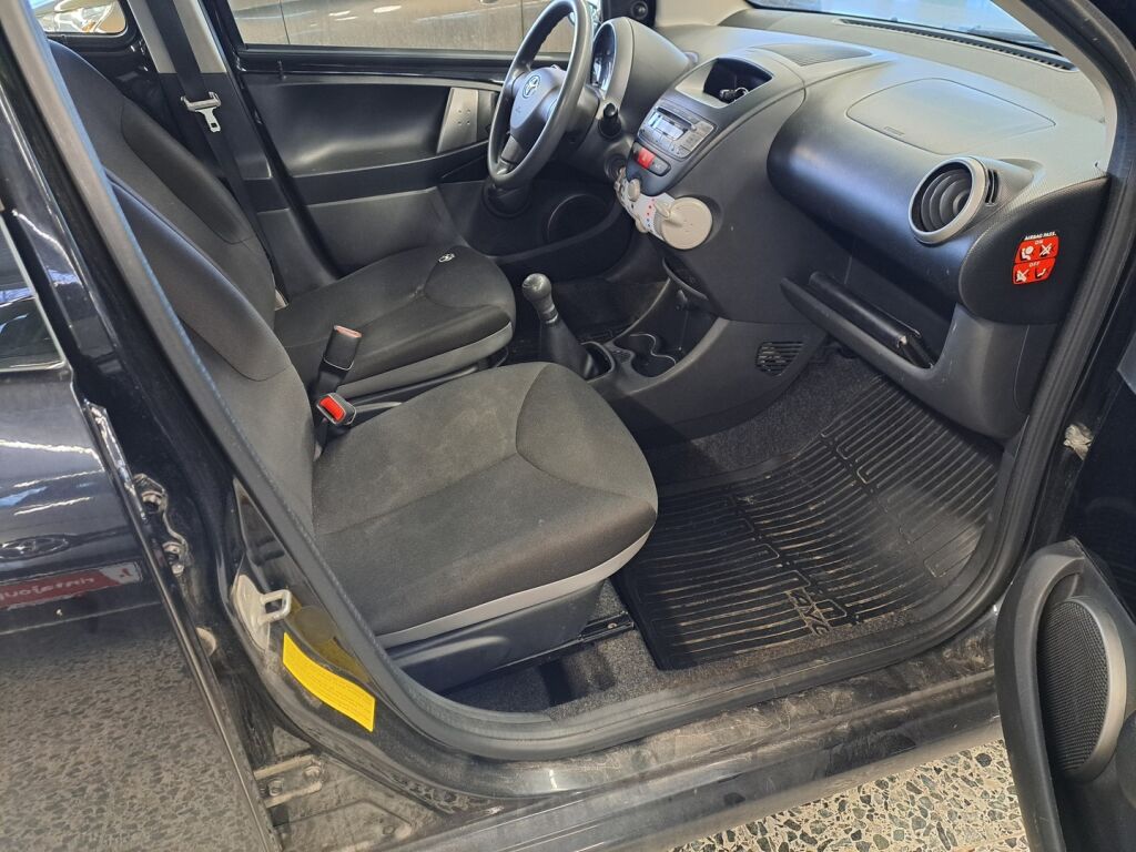 Toyota AYGO 2013 Musta