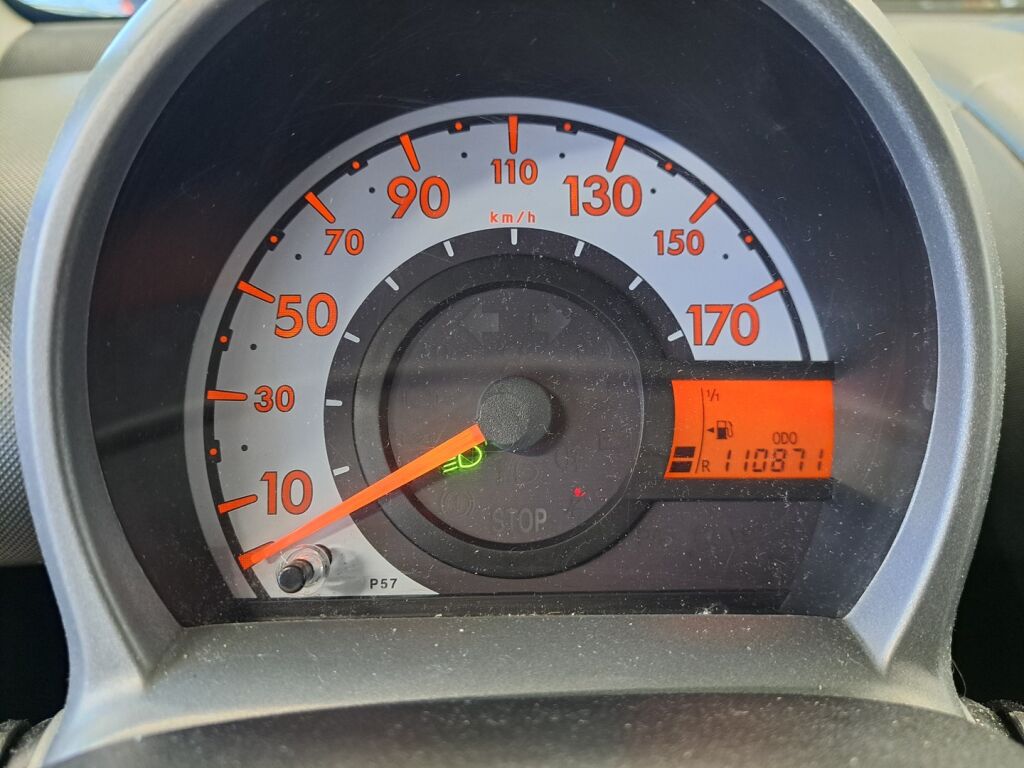 Toyota AYGO 2013 Musta