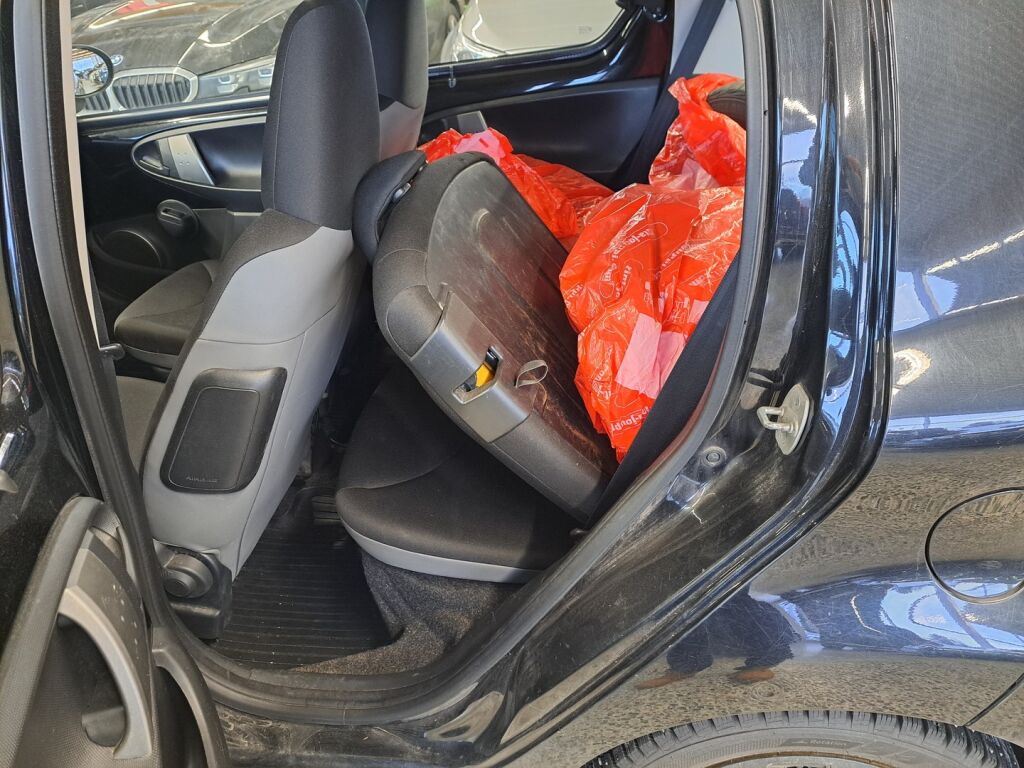 Toyota AYGO 2013 Musta