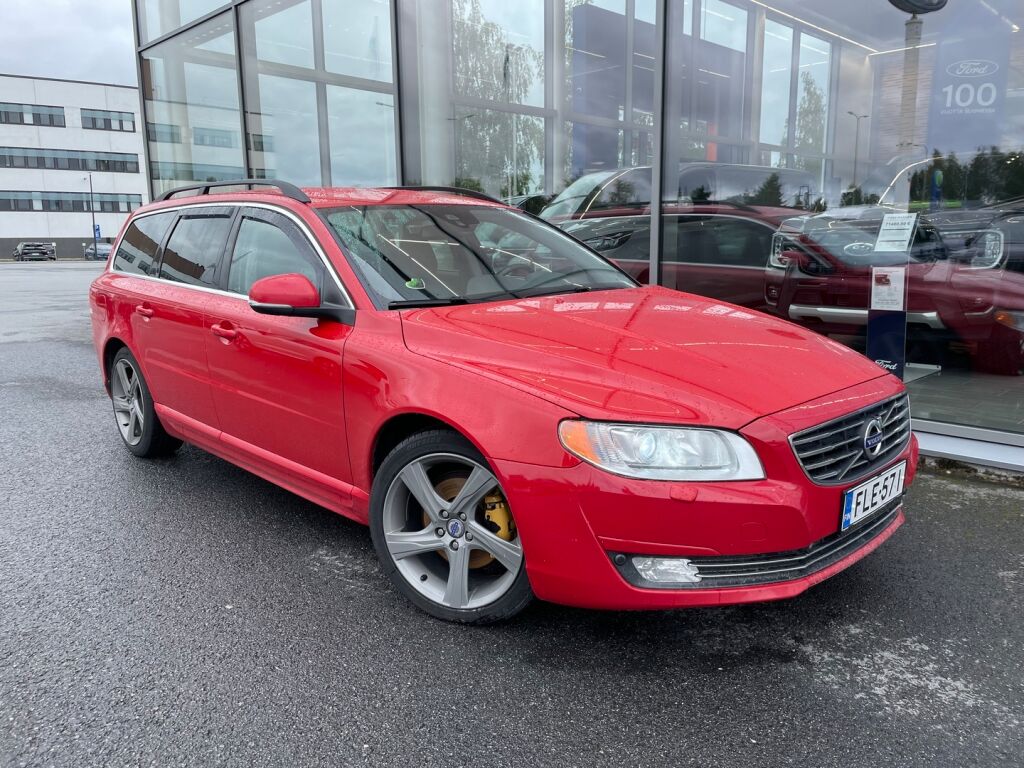 Volvo V70 2013 Punainen