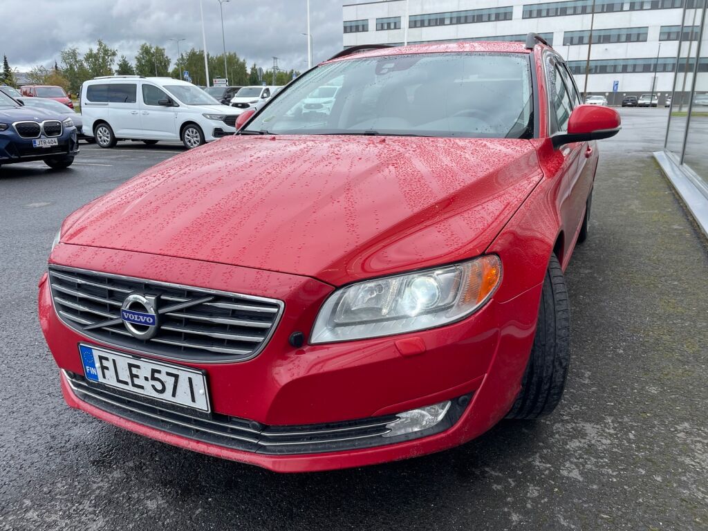 Volvo V70 2013 Punainen