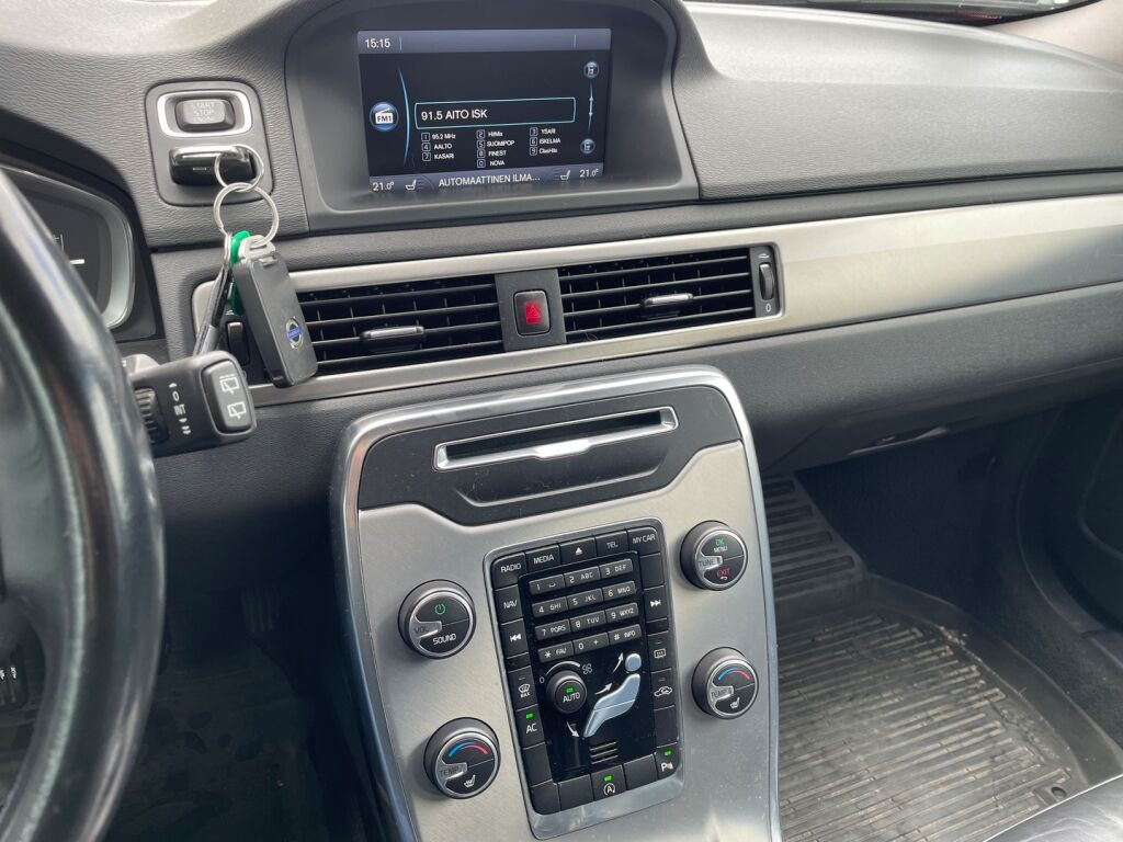 Volvo V70 2013 Punainen