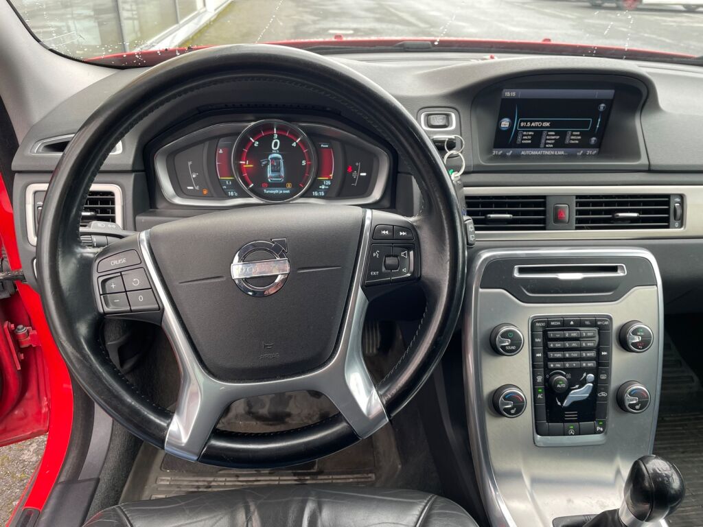 Volvo V70 2013 Punainen