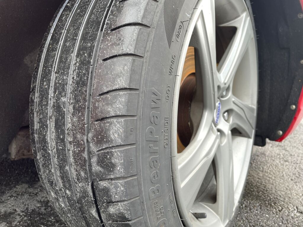 Volvo V70 2013 Punainen