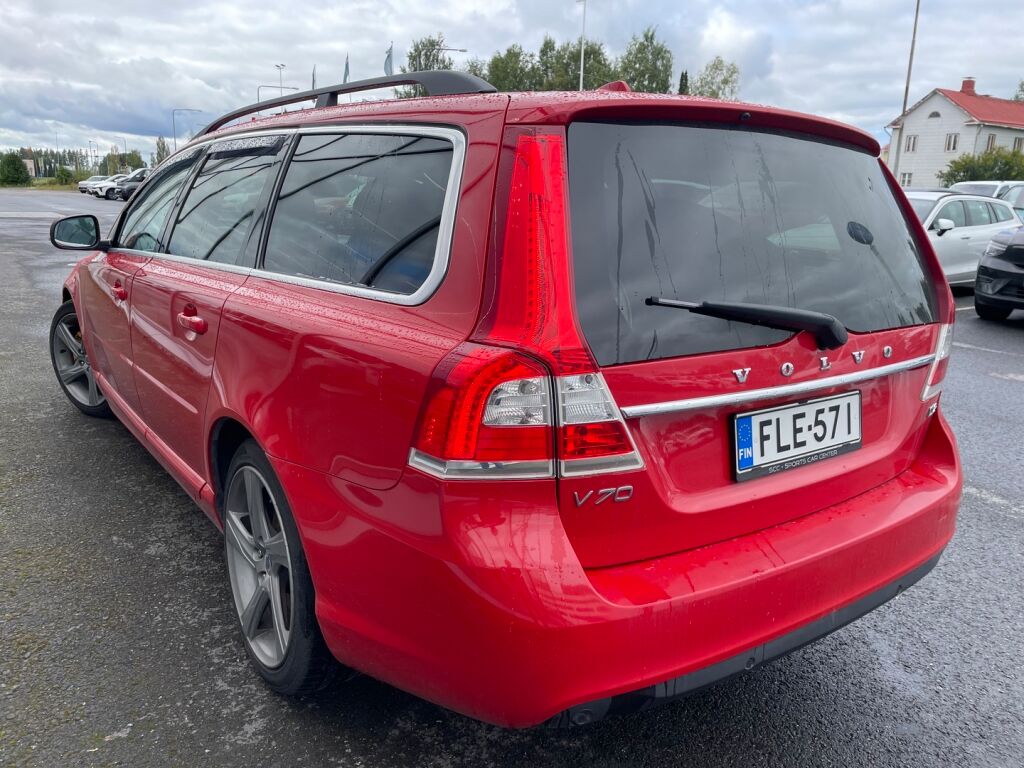 Volvo V70 2013 Punainen