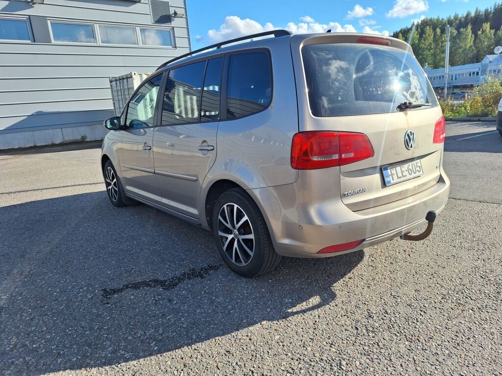 Volkswagen Touran 2013, photo 3/5