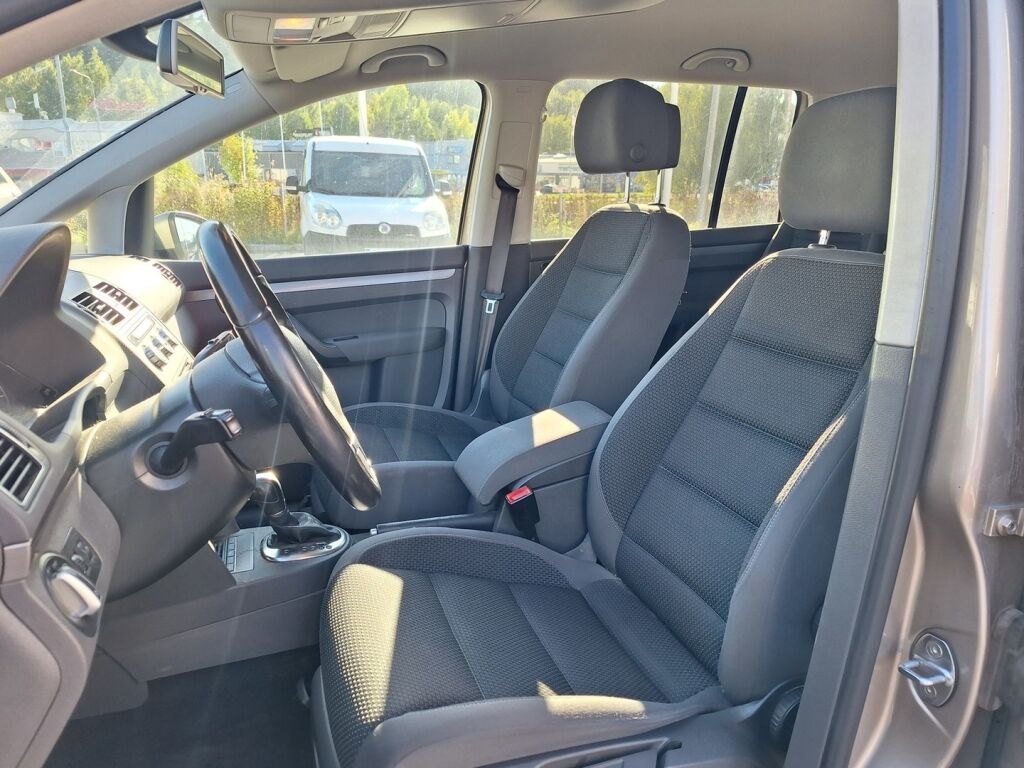 Volkswagen Touran 2013, photo 5/5