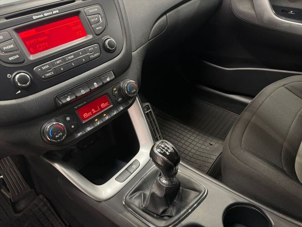 Kia Ceed 2013 Ruskea (beige)