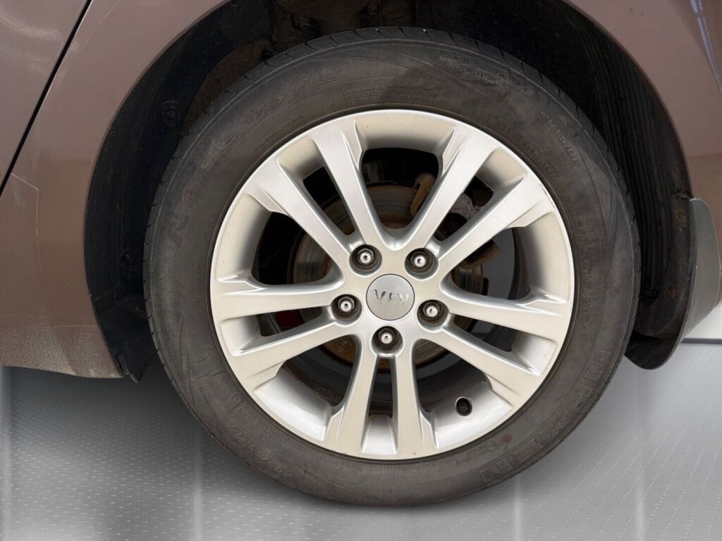 Kia Ceed 2013 Ruskea (beige)