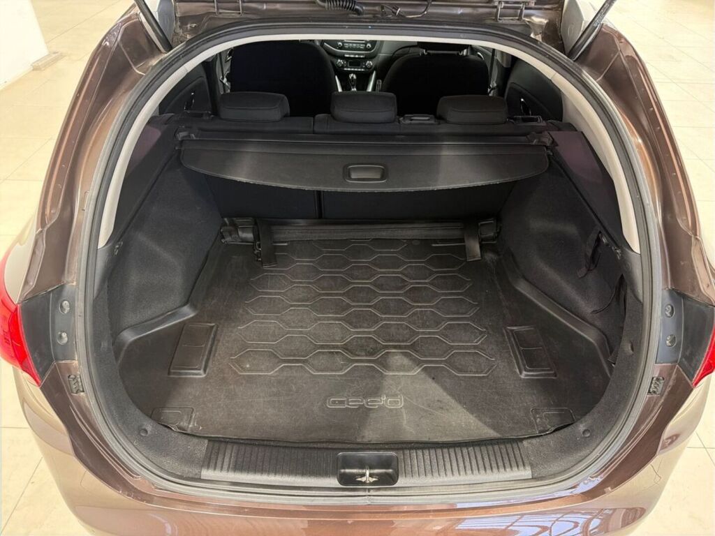 Kia Ceed 2013 Ruskea (beige)