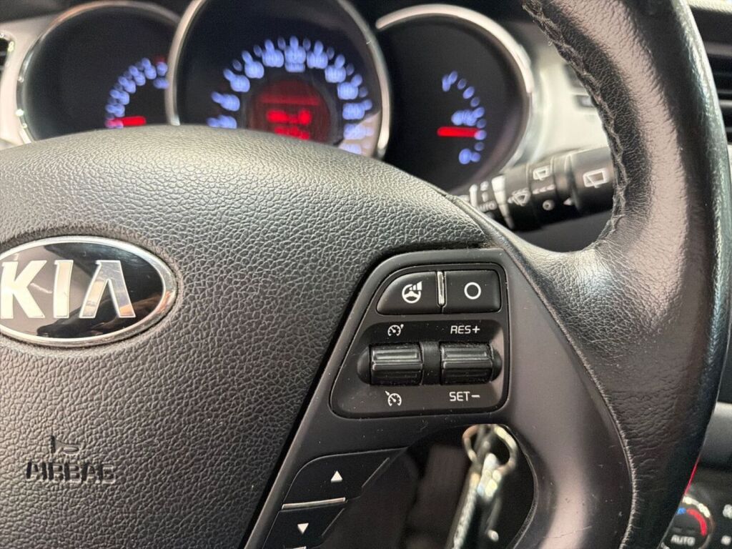 Kia Ceed 2013 Ruskea (beige)
