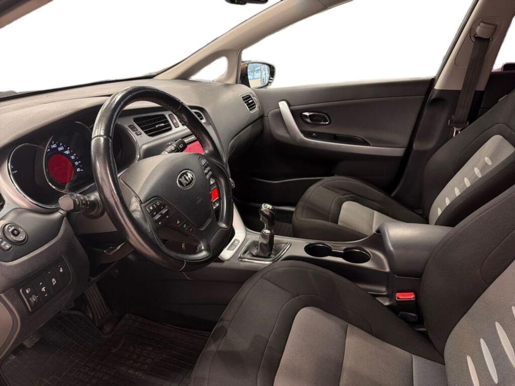 Kia Ceed 2013 Ruskea (beige)