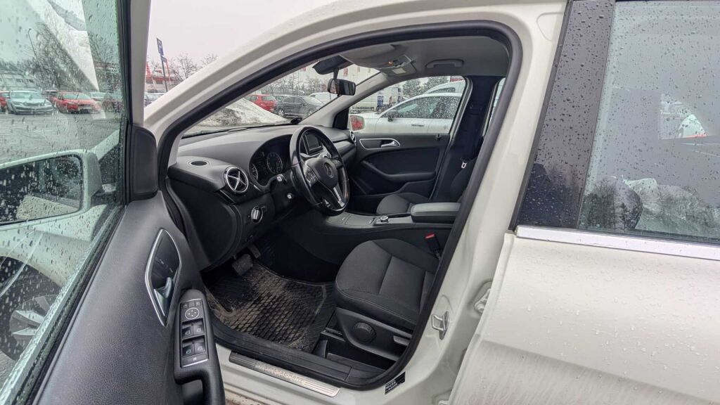 Mercedes-Benz B 2013 Valkoinen