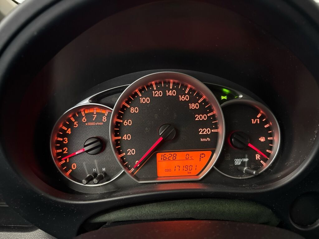 Toyota Verso-S 2014 Punainen