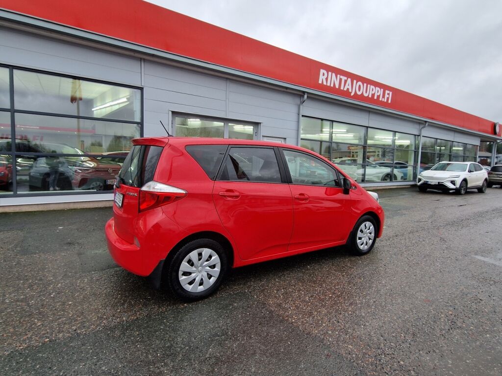 Toyota Verso-S 2014 Punainen