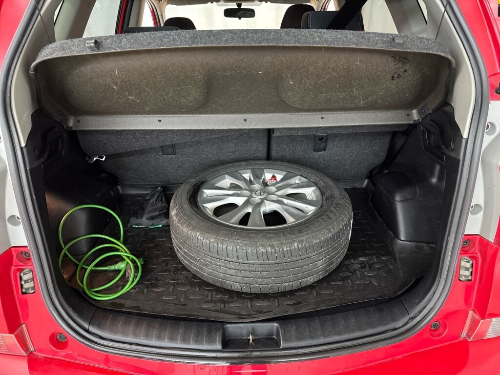 Toyota Verso-S 2014 Punainen