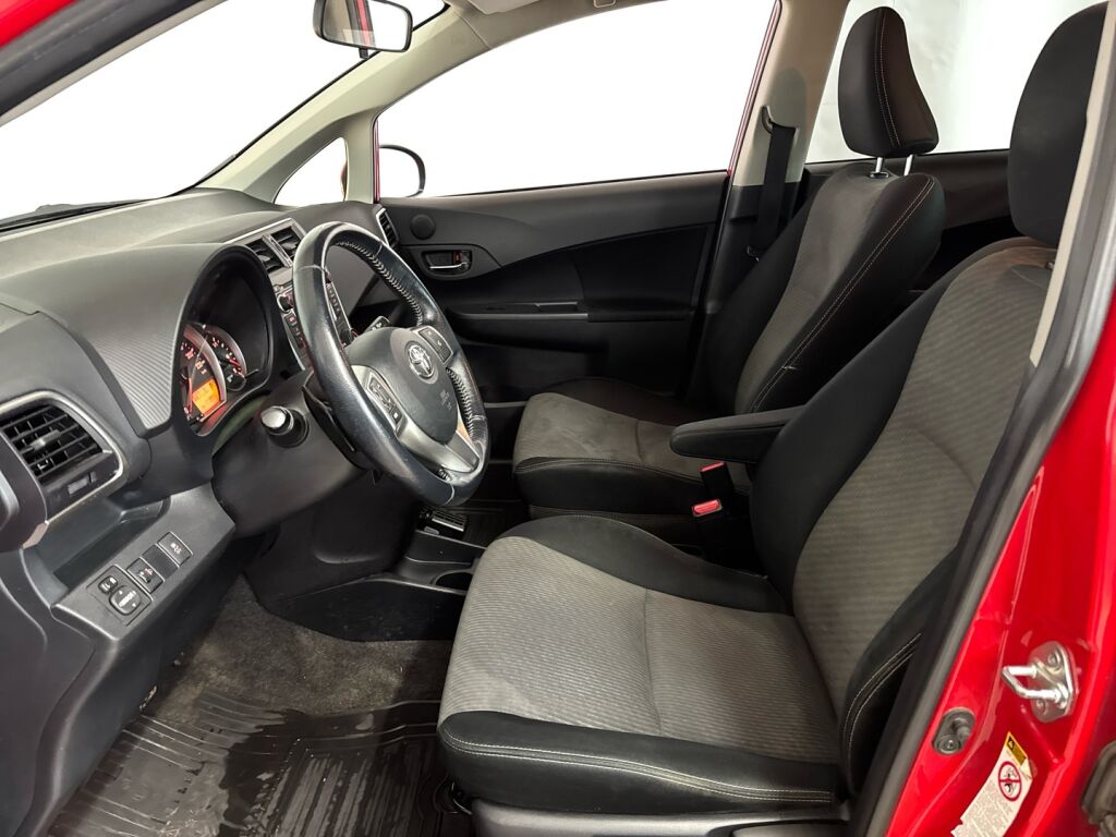 Toyota Verso-S 2014 Punainen