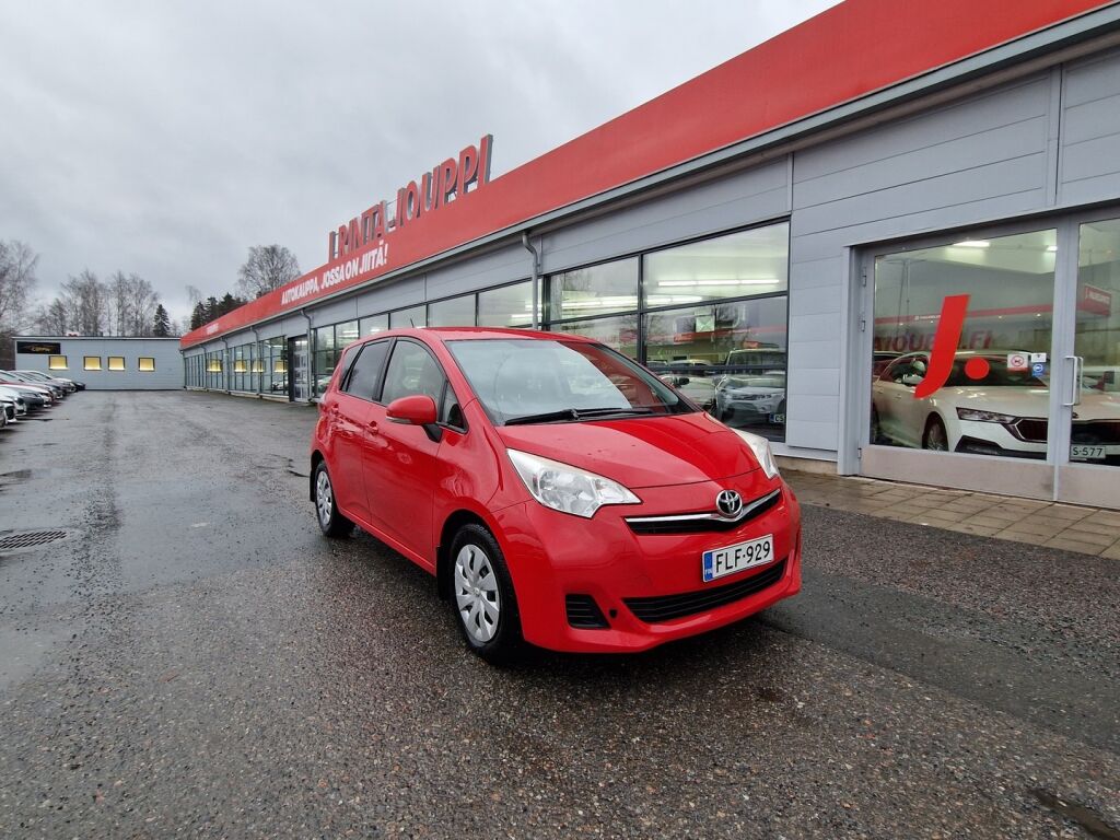 Toyota Verso-S 2014 Punainen