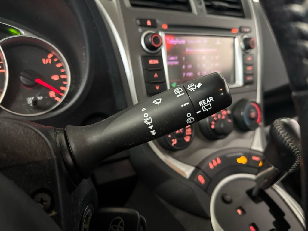 Toyota Verso-S 2014 Punainen