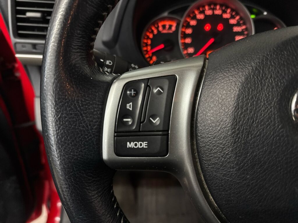 Toyota Verso-S 2014 Punainen