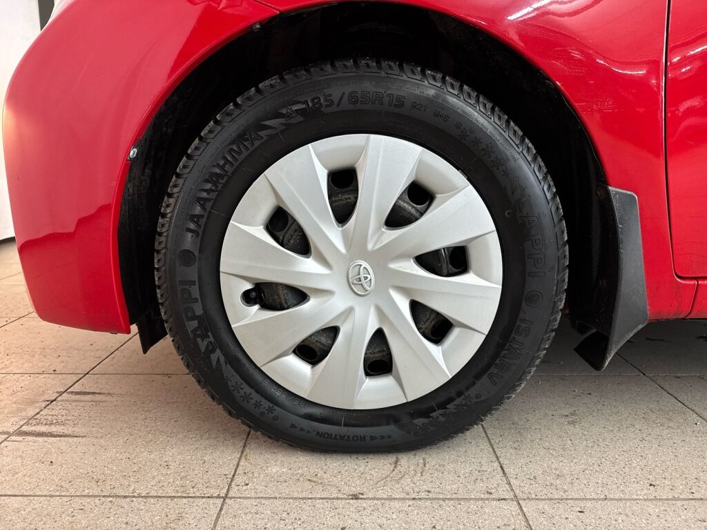 Toyota Verso-S 2014 Punainen